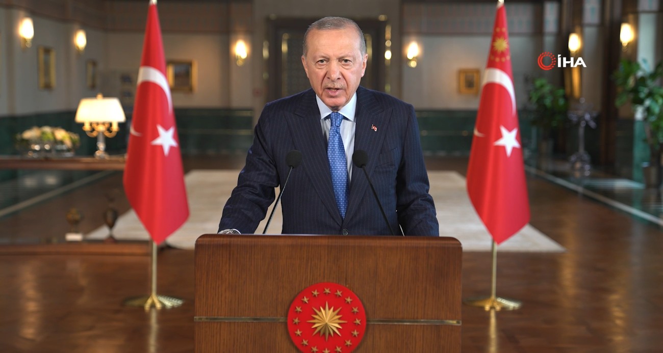 Cumhurbaşkanı Erdoğan: “Güvenli gıdaya erişimi sadece bir arz meselesi olarak değil, milli güvenliğimizin temel unsuru olarak görüyor, bu yönde adımlarımızı atıyoruz”