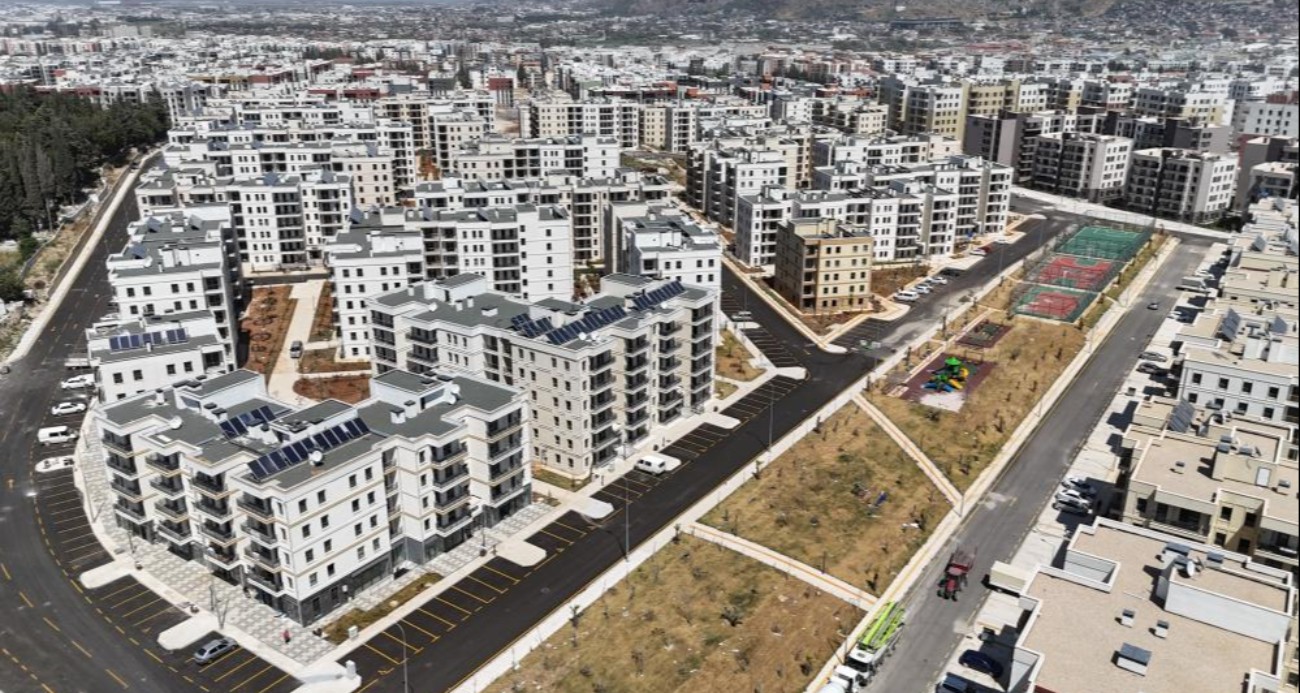 Depremin ardından çorak araziye dönen bölge depremzede vatandaşlara yuva oldu