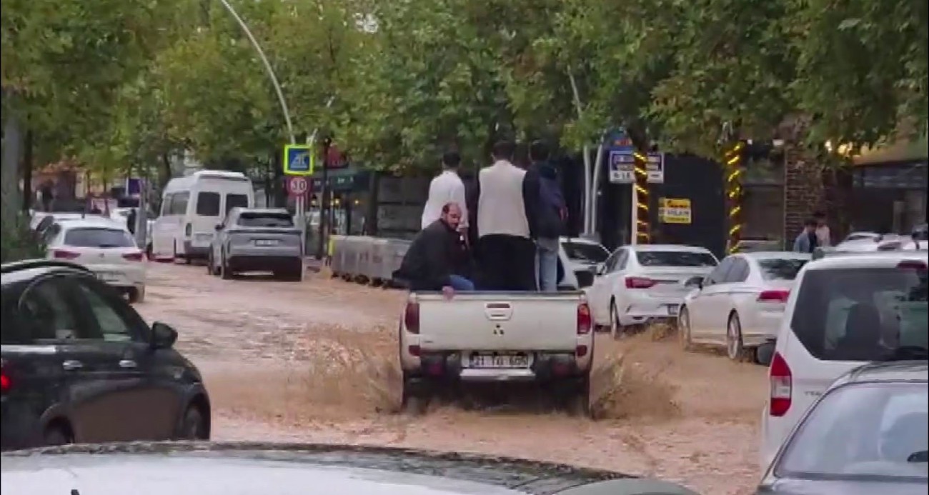 Diyarbakır’ı sağanak vurdu