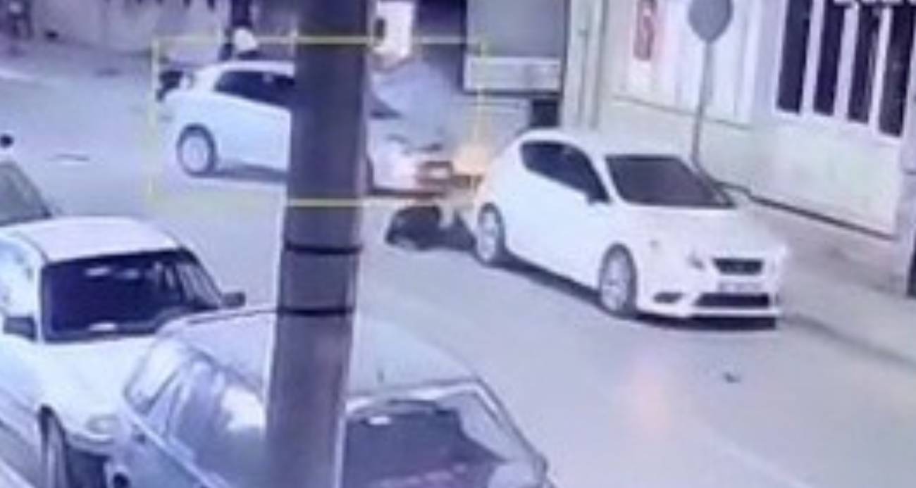 Eskişehir’de motosikletlinin yaralandığı feci kaza kamerada