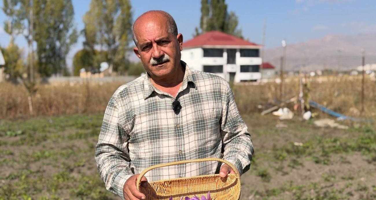 Esnaflığı bıraktı, tarlada serveti buldu: Kilosu 1 milyon lirayı bulan “kırmızı altın” hayatını değiştirdi