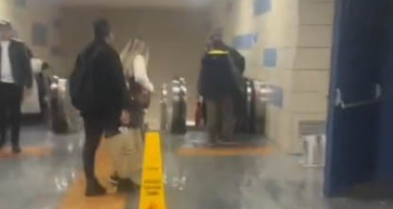 Hacıosman Metro İstasyonu’nu su bastı: Tavandan akan suları görenler şaşırdı