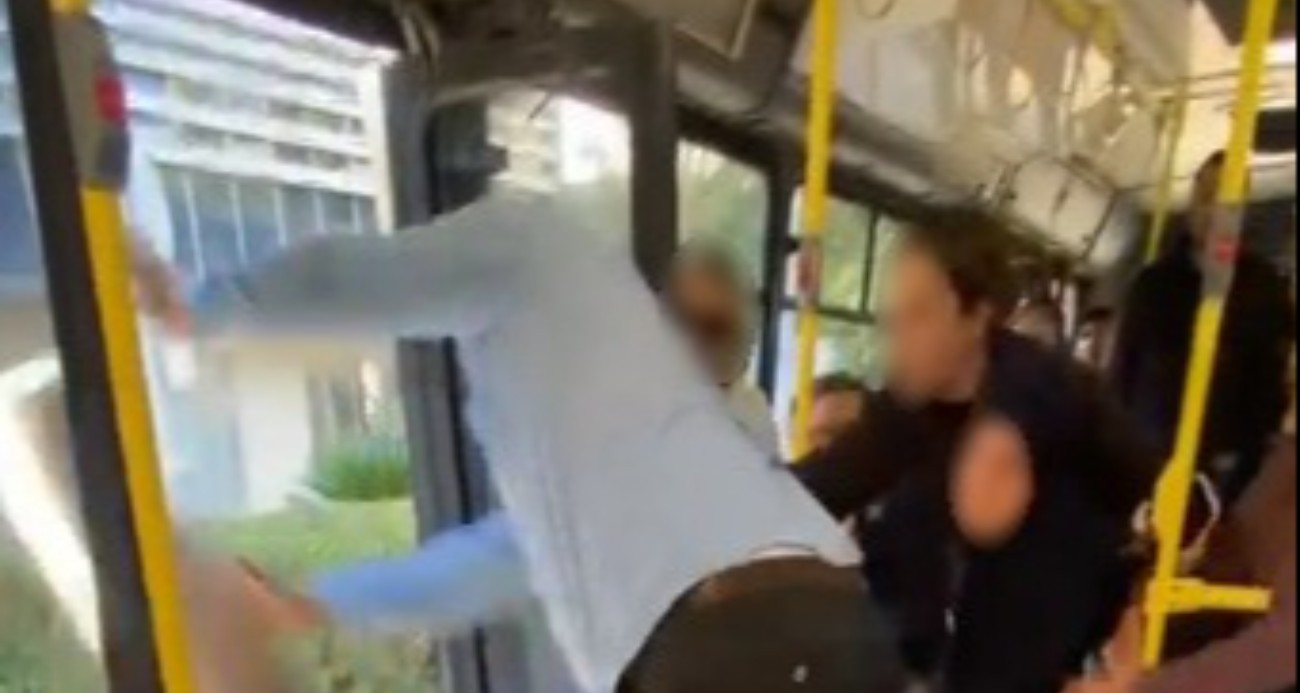 İzmir’de belediye otobüsünde ’halı’ kavgası