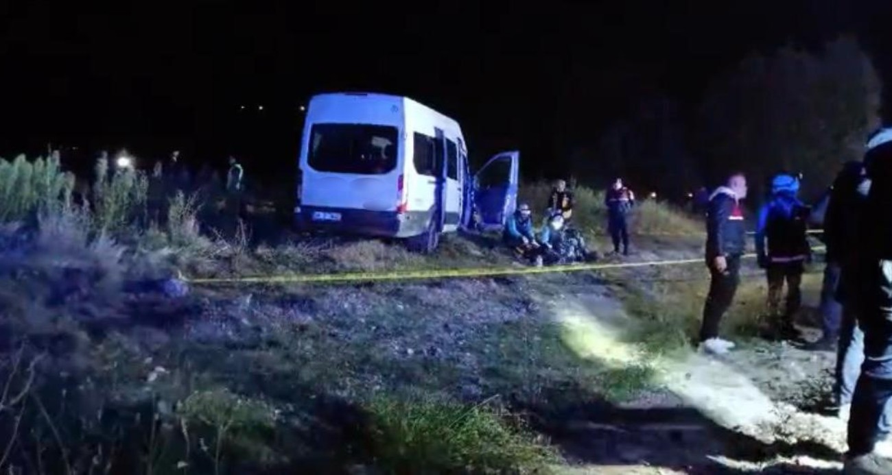 Kayseri’de feci kaza: İşçi servisleriyle kepçe çarpıştı: 1 ölü, 15 yaralı