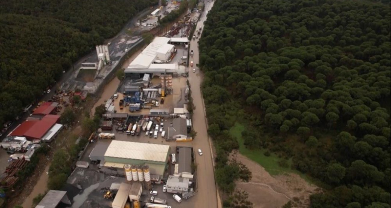 Kemerburgaz’da sular çekildi, geriye çamur kaldı