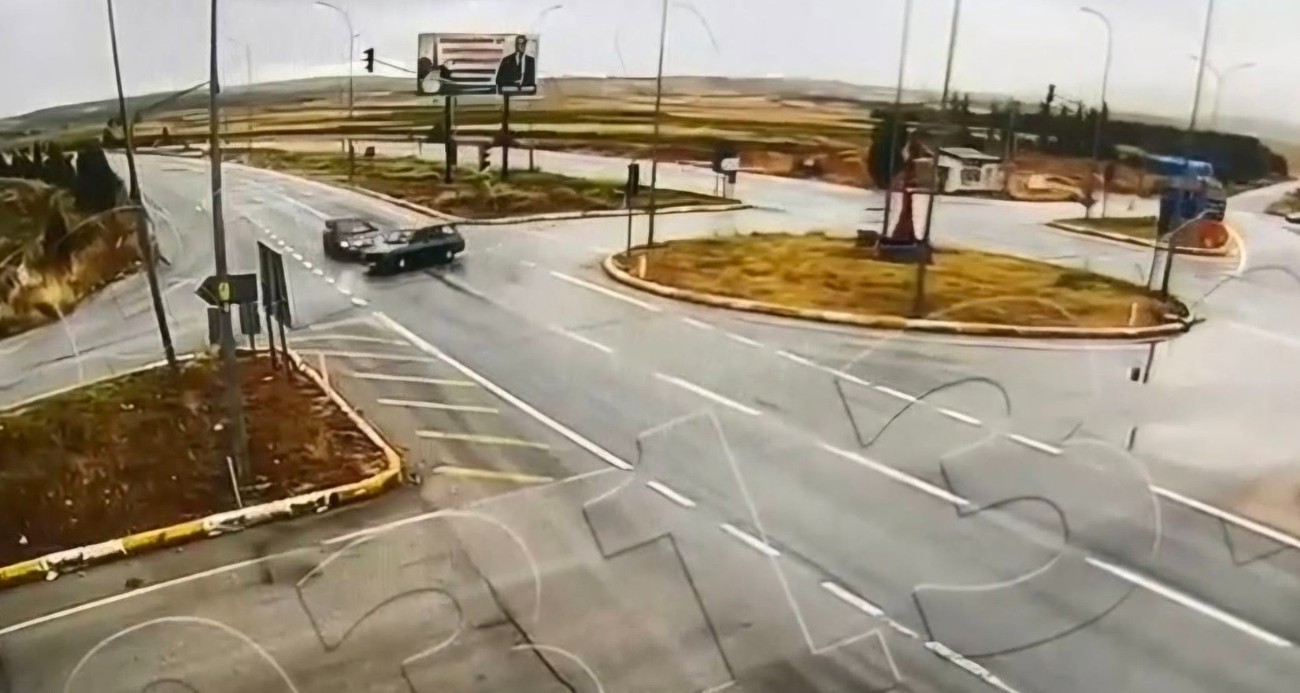 Kütahya’da iki otomobil çarpıştı: 2 ölü, 8 yaralı