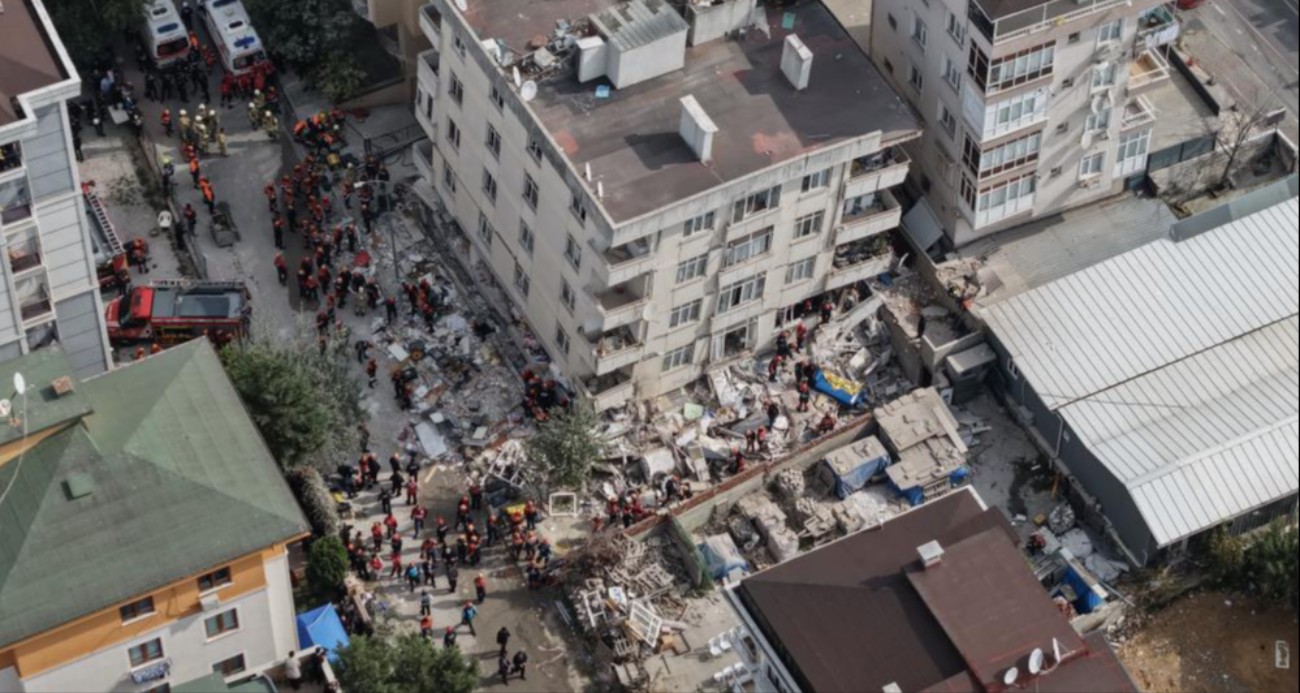 Maltepe’de çöken binanın üst katlarının yıkımına başlandı