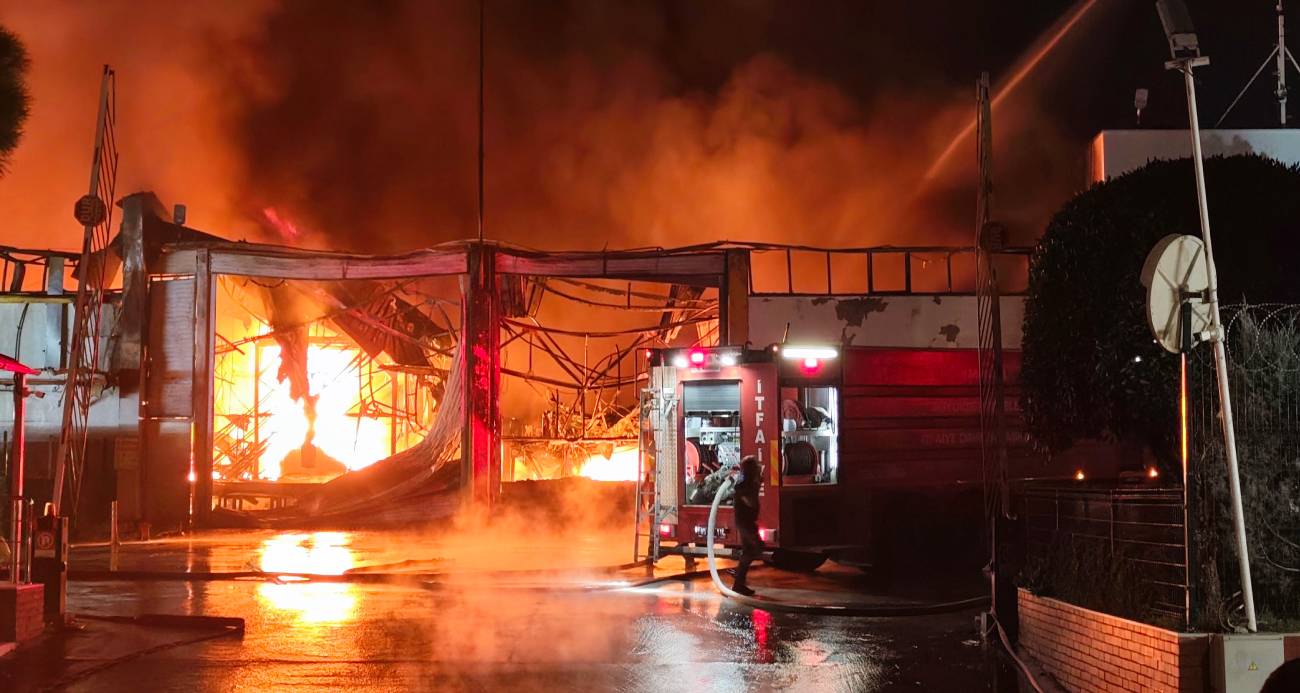 Manisa’da İnci Akü farikasında yangın