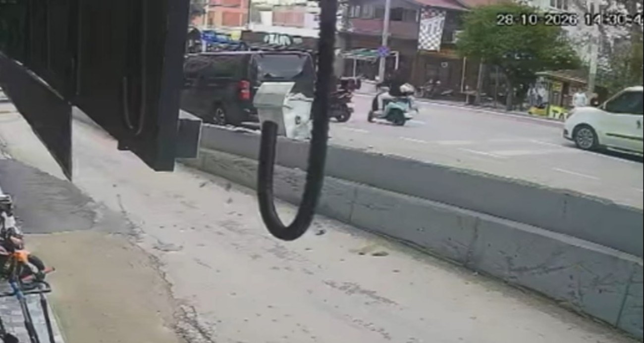 Motosiklet yayaya çarptı, ikisi de metrelerce sürüklendi; O anlar kamerada