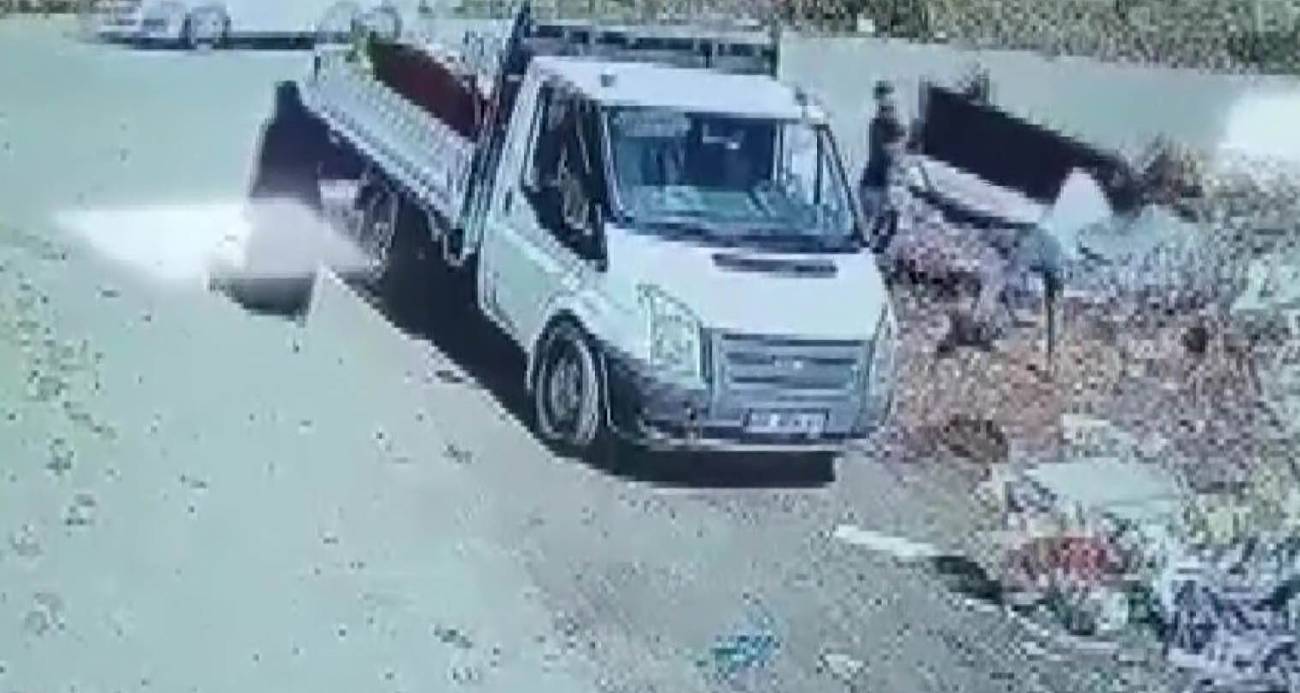 Okul önündeki arazi atık deposuna döndü: Mahalleli kamera taktırdı, yine durmadılar