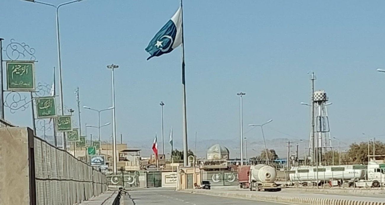 Pakistan güvenlik gerekçesiyle İran ile iki sınır kapısında ticareti durdurdu