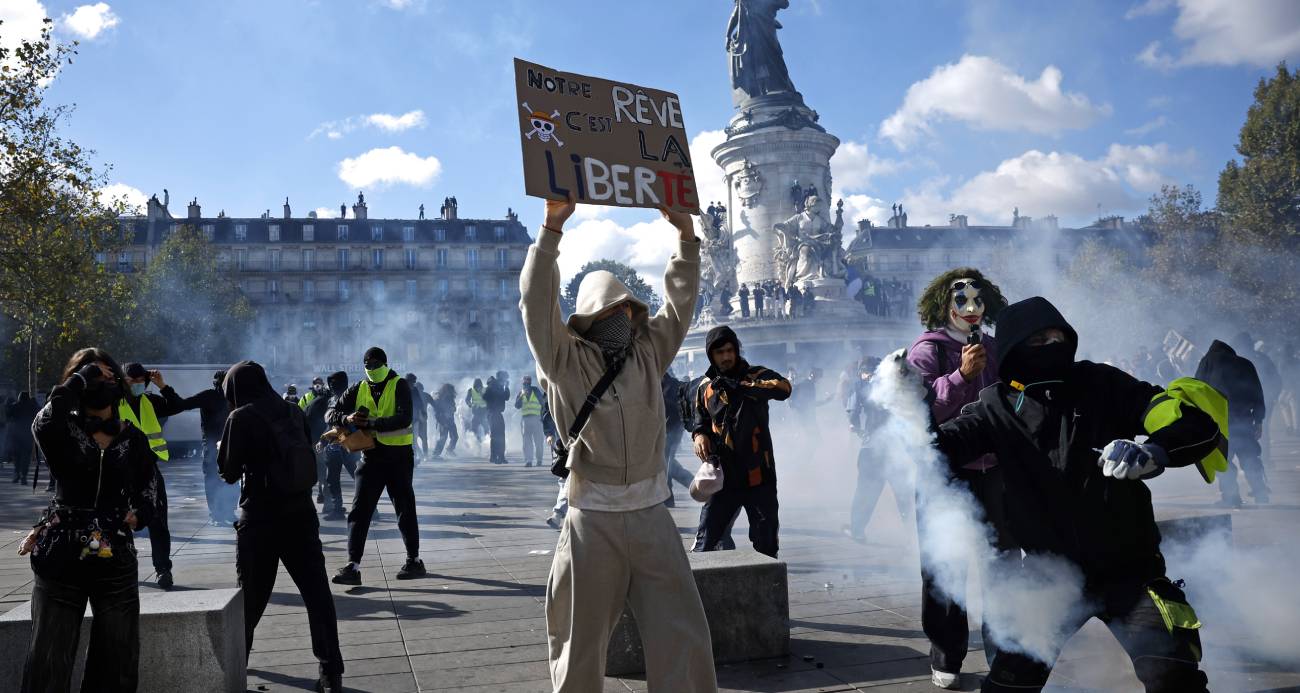 Paris sokakları savaş alanına döndü