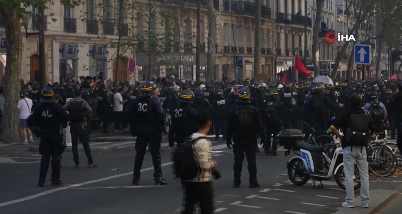 Paris’teki lise eylemlerinde yüz binlerce kişi sokağa döküldü, polis göz yaşartıcı gaz kullandı