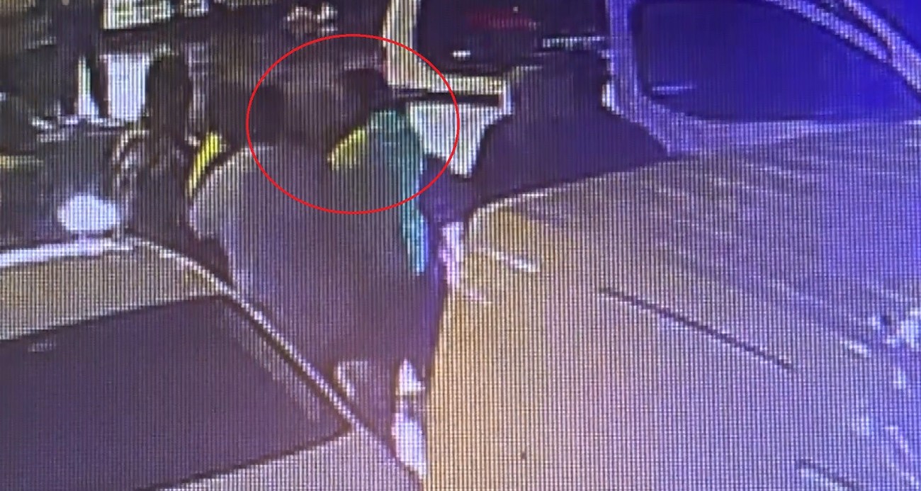 Park halindeki araca çarptı, ihbara gelen polise kafa attı: Alkollü sürücü gözaltına alındı