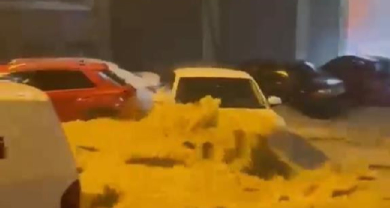 Sakarya’da sağanak: Araçlar suda sürüklenerek çarpıştı