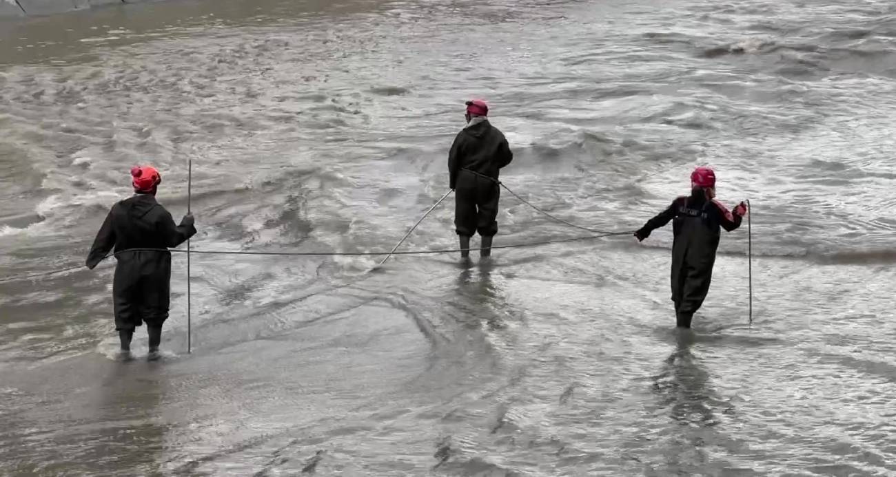 Sarıyer’de kayıp kişileri arama çalışmaları sürüyor: Dere boyunca aramalar dronla görüntülendi