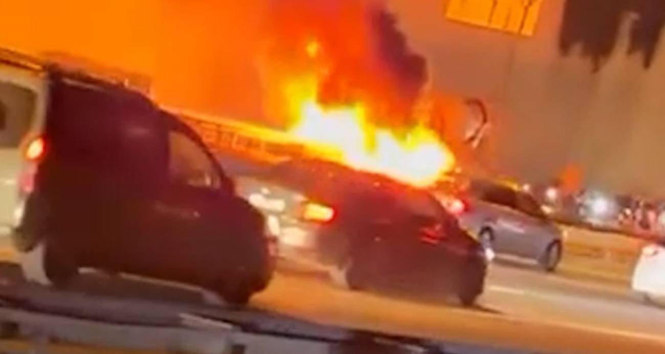 Sarıyer’de trafik kazasının ardından 2 otomobil alev topuna döndü