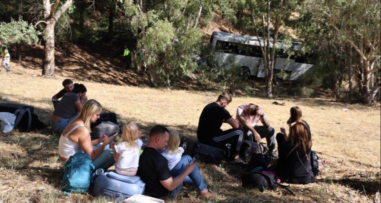 Turistleri taşıyan otobüs şarampole uçtu: 2 ölü, 9 yaralı